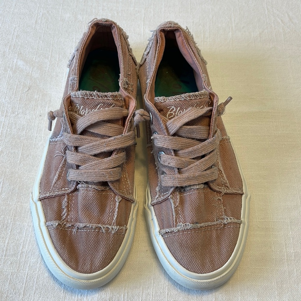 Blowfish no tie sneakers